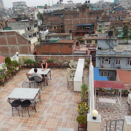 Shine Homestay Famille Francophone - Shine Home And Apartment 카트만두 외부 사진