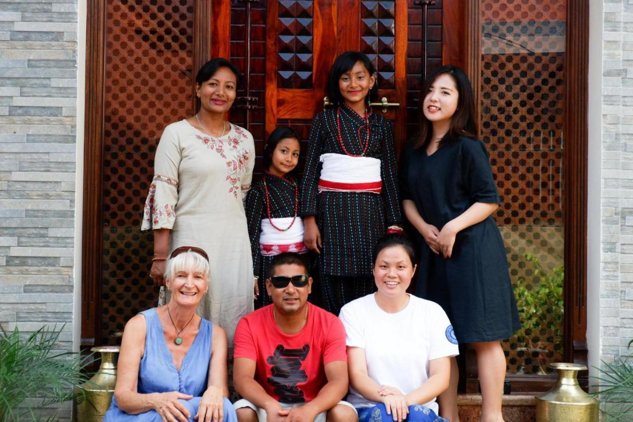 Shine Homestay Famille Francophone - Shine Home And Apartment 카트만두 외부 사진