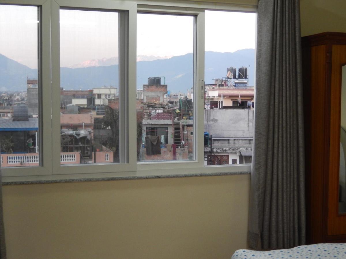 Shine Homestay Famille Francophone - Shine Home And Apartment 카트만두 외부 사진