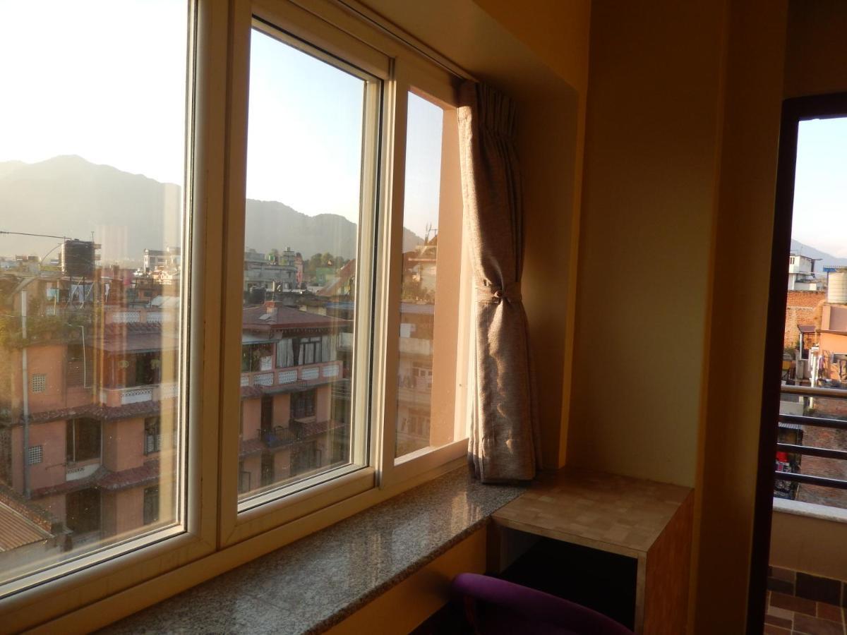 Shine Homestay Famille Francophone - Shine Home And Apartment 카트만두 외부 사진