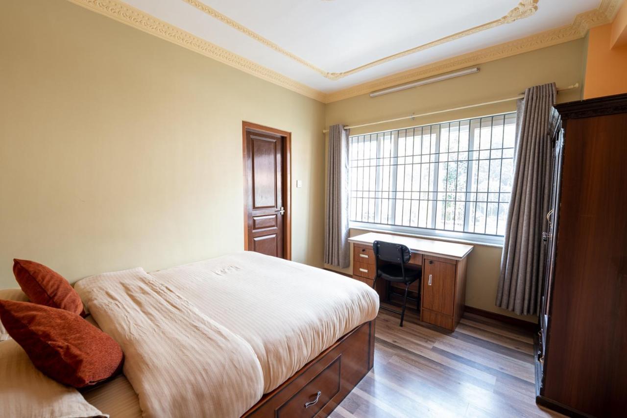 Shine Homestay Famille Francophone - Shine Home And Apartment 카트만두 외부 사진