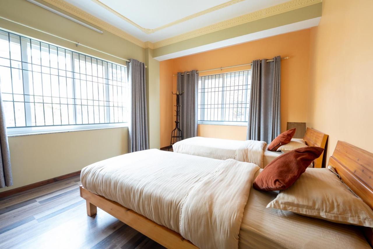 Shine Homestay Famille Francophone - Shine Home And Apartment 카트만두 외부 사진