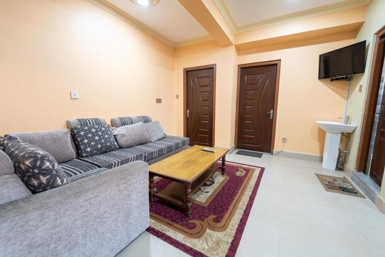 Shine Homestay Famille Francophone - Shine Home And Apartment 카트만두 외부 사진