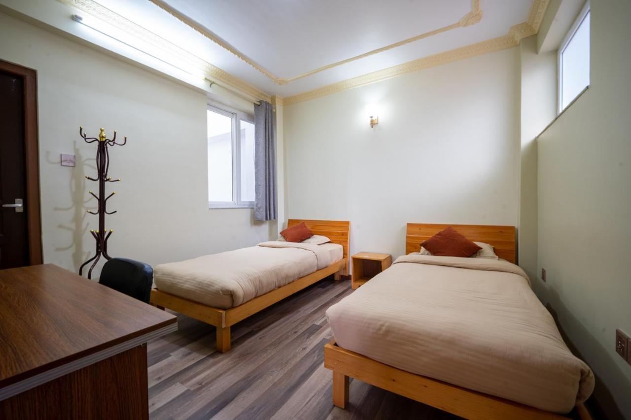 Shine Homestay Famille Francophone - Shine Home And Apartment 카트만두 외부 사진