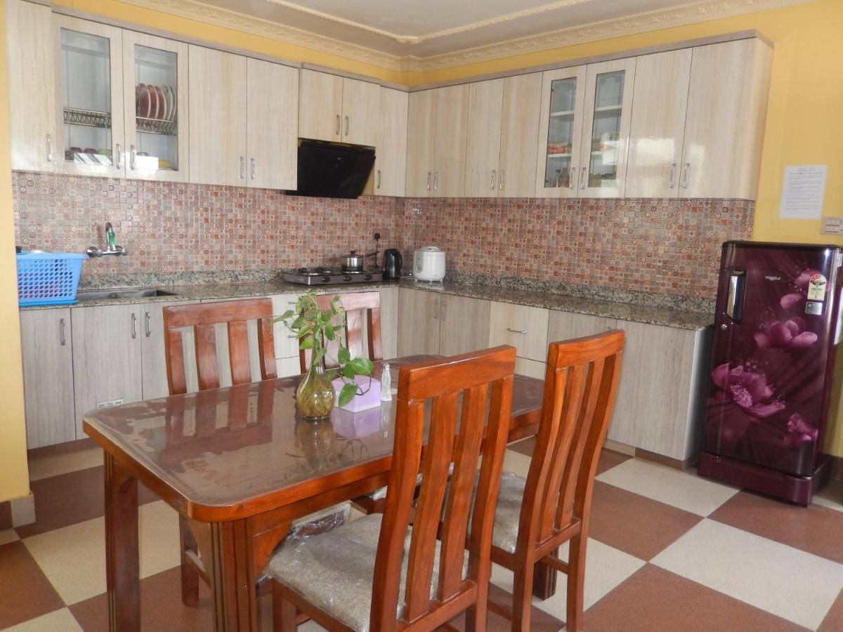 Shine Homestay Famille Francophone - Shine Home And Apartment 카트만두 외부 사진
