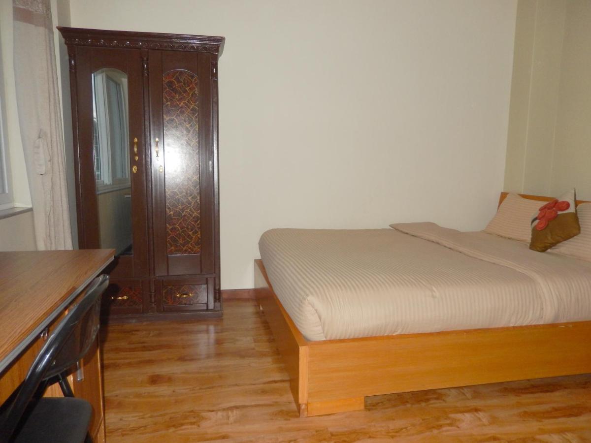 Shine Homestay Famille Francophone - Shine Home And Apartment 카트만두 외부 사진
