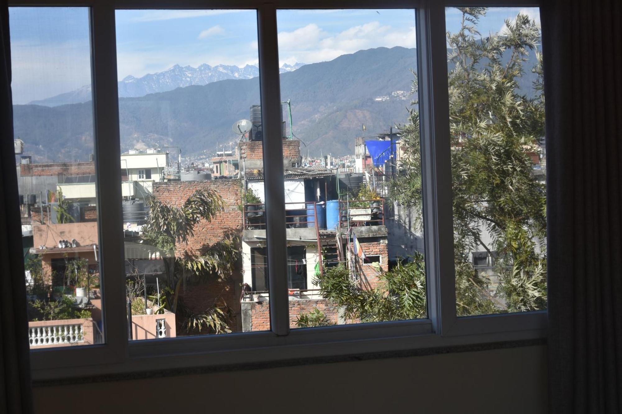 Shine Homestay Famille Francophone - Shine Home And Apartment 카트만두 외부 사진