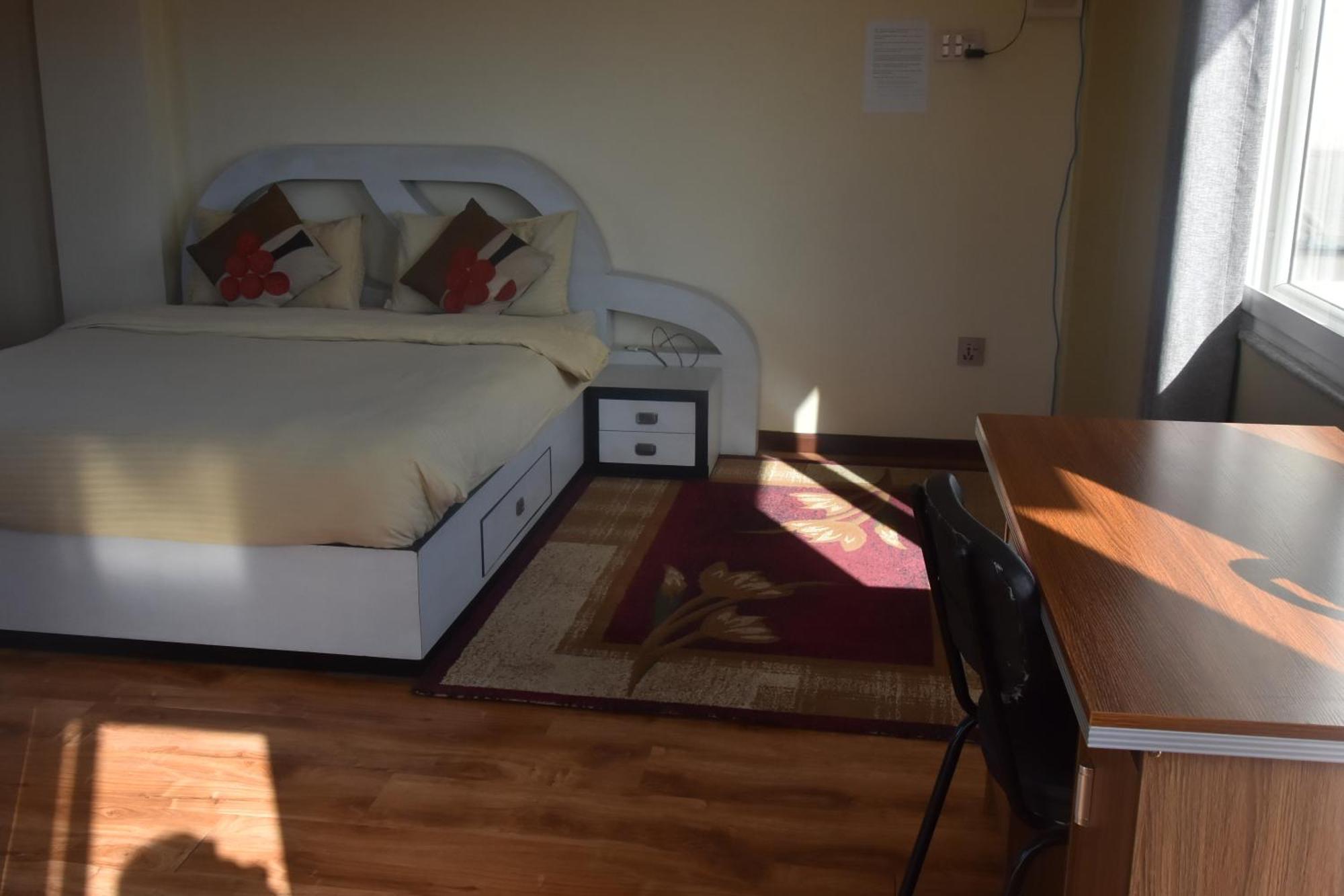 Shine Homestay Famille Francophone - Shine Home And Apartment 카트만두 외부 사진
