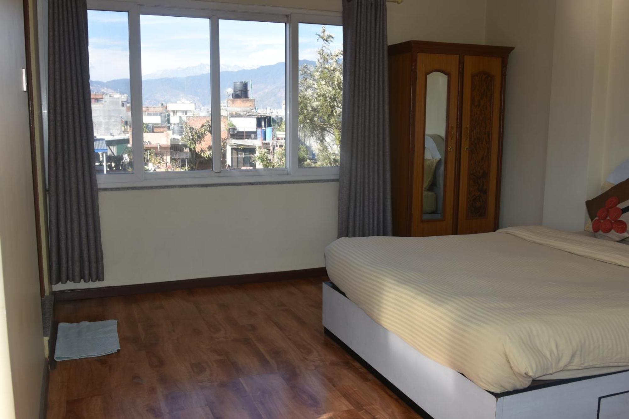 Shine Homestay Famille Francophone - Shine Home And Apartment 카트만두 외부 사진
