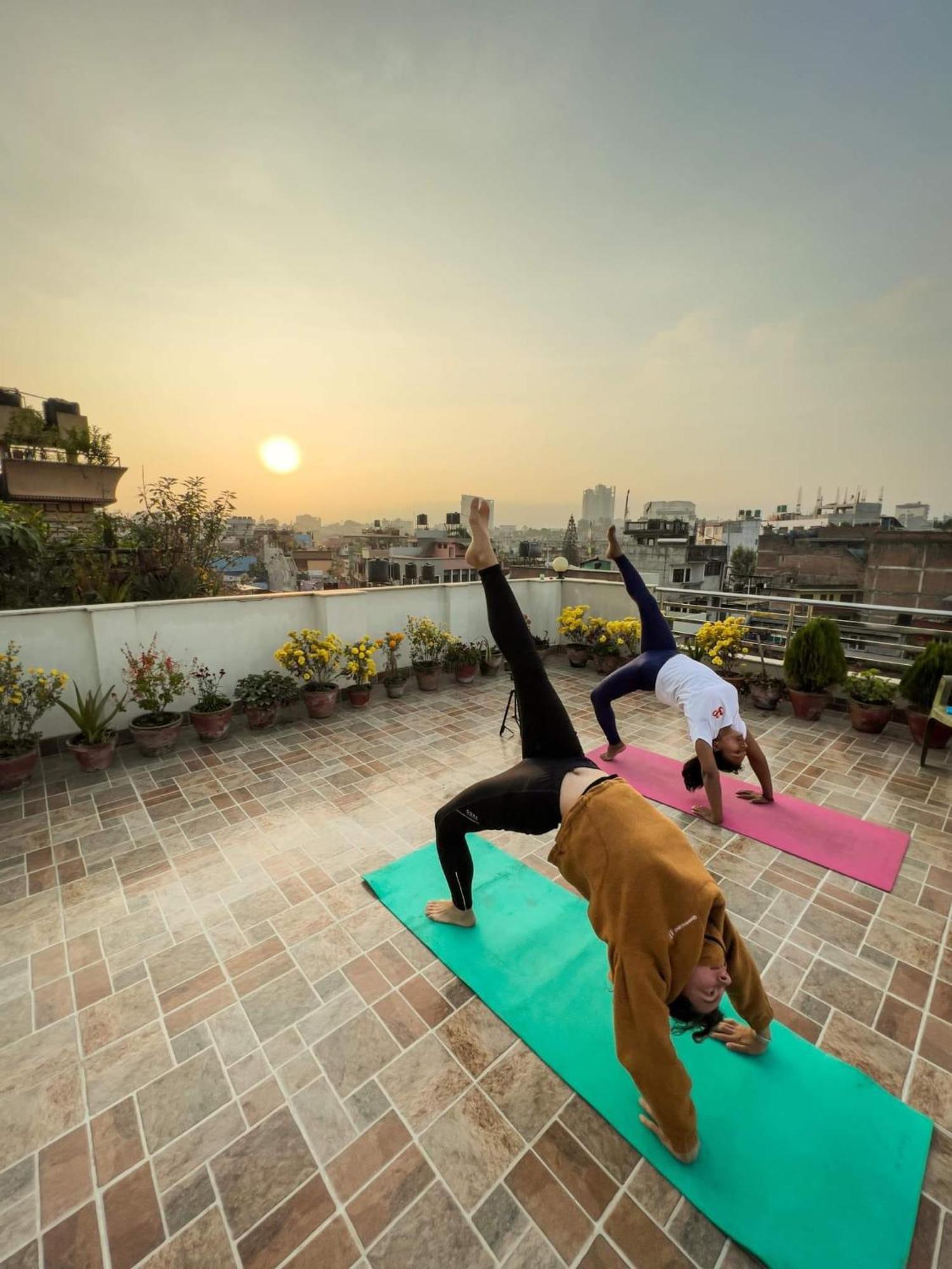 Shine Homestay Famille Francophone - Shine Home And Apartment 카트만두 외부 사진