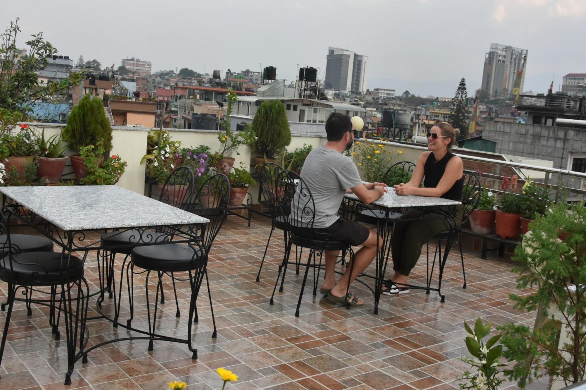 Shine Homestay Famille Francophone - Shine Home And Apartment 카트만두 외부 사진