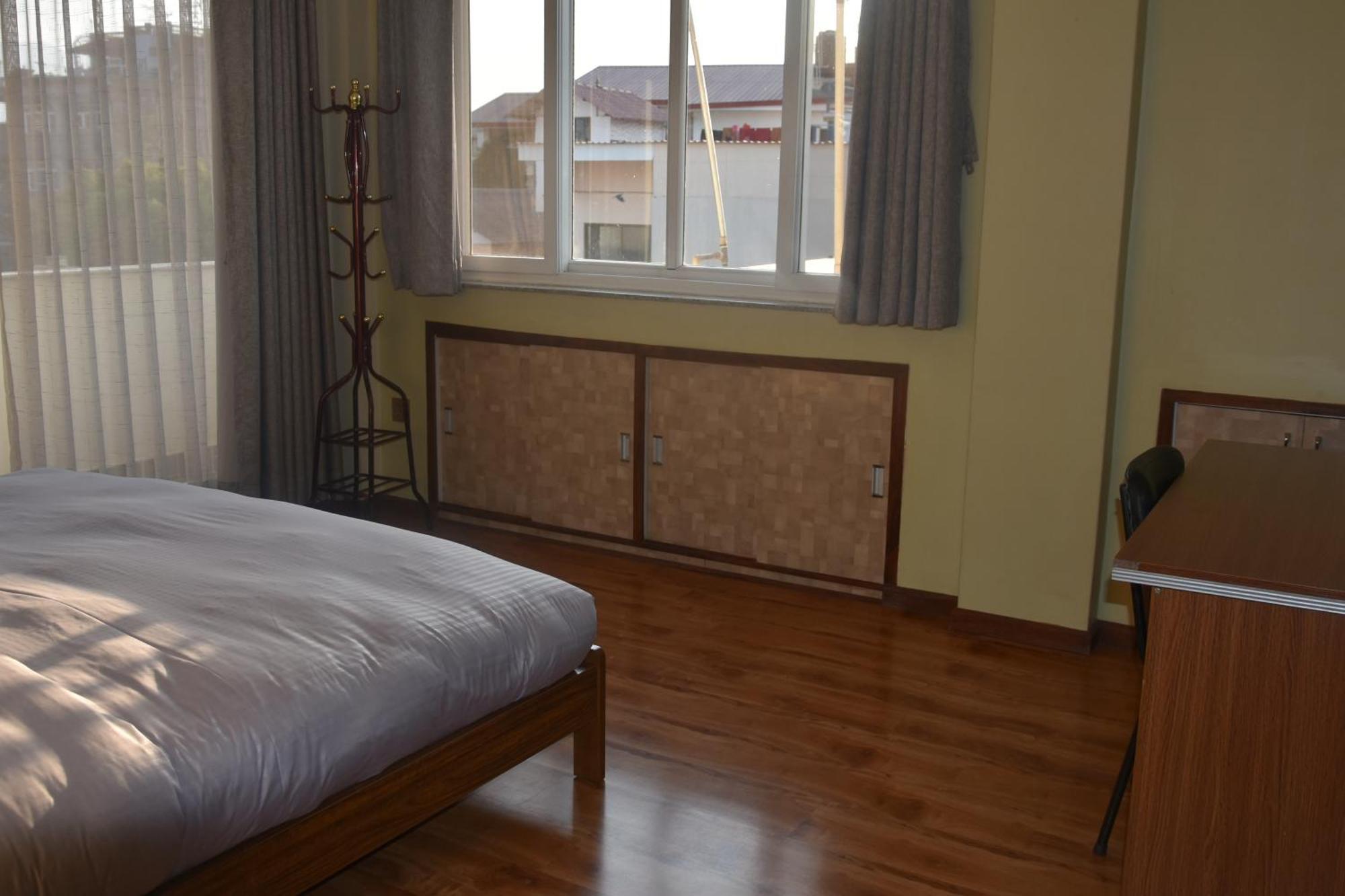 Shine Homestay Famille Francophone - Shine Home And Apartment 카트만두 외부 사진