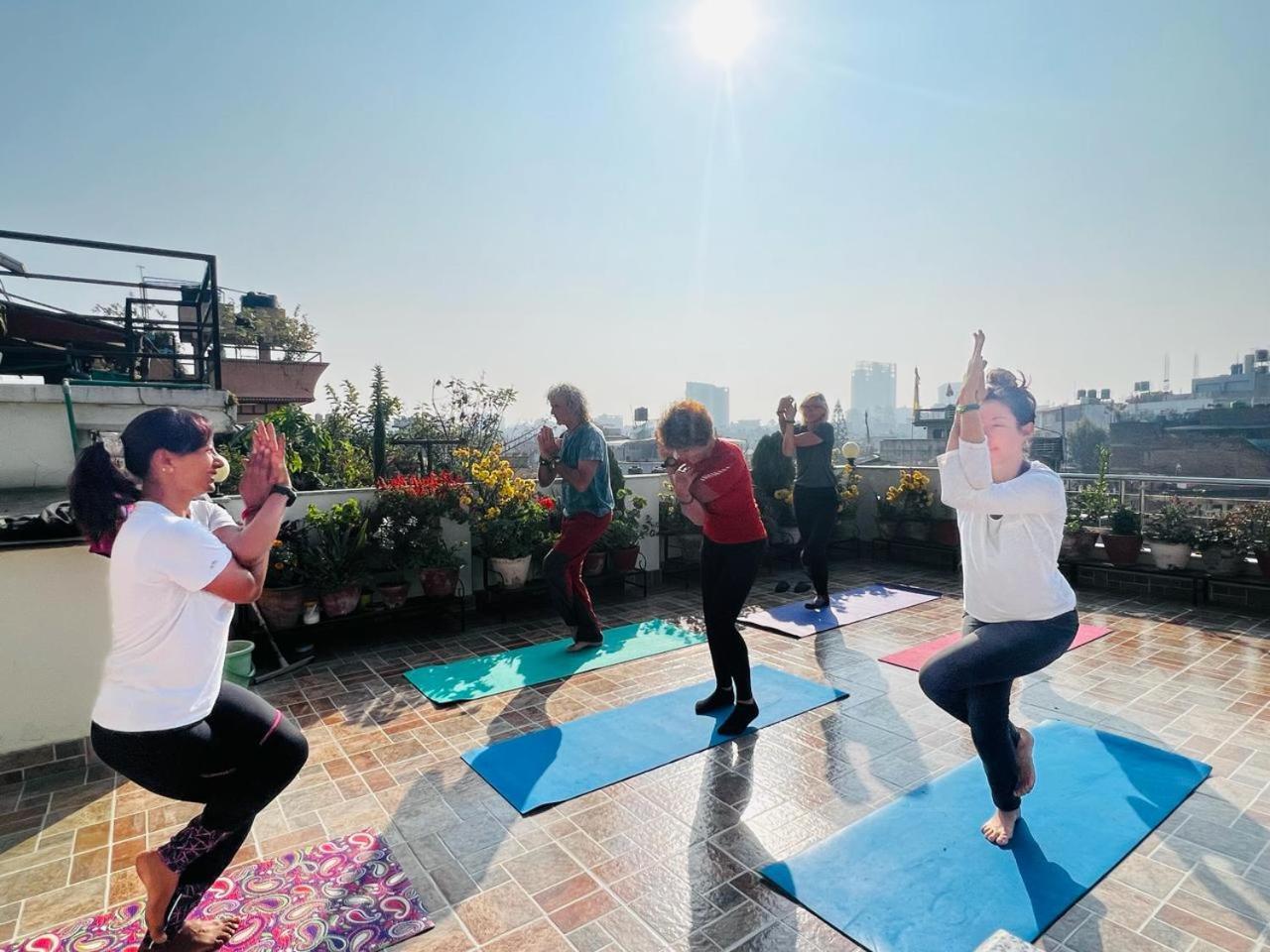 Shine Homestay Famille Francophone - Shine Home And Apartment 카트만두 외부 사진