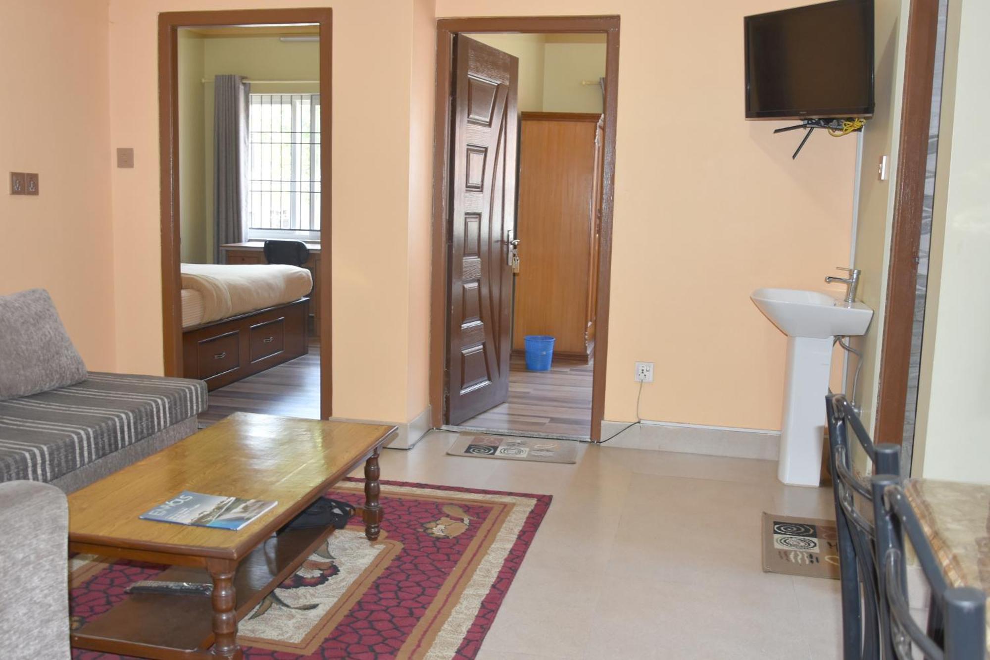 Shine Homestay Famille Francophone - Shine Home And Apartment 카트만두 외부 사진