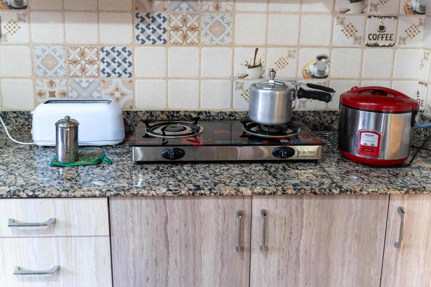 Shine Homestay Famille Francophone - Shine Home And Apartment 카트만두 외부 사진