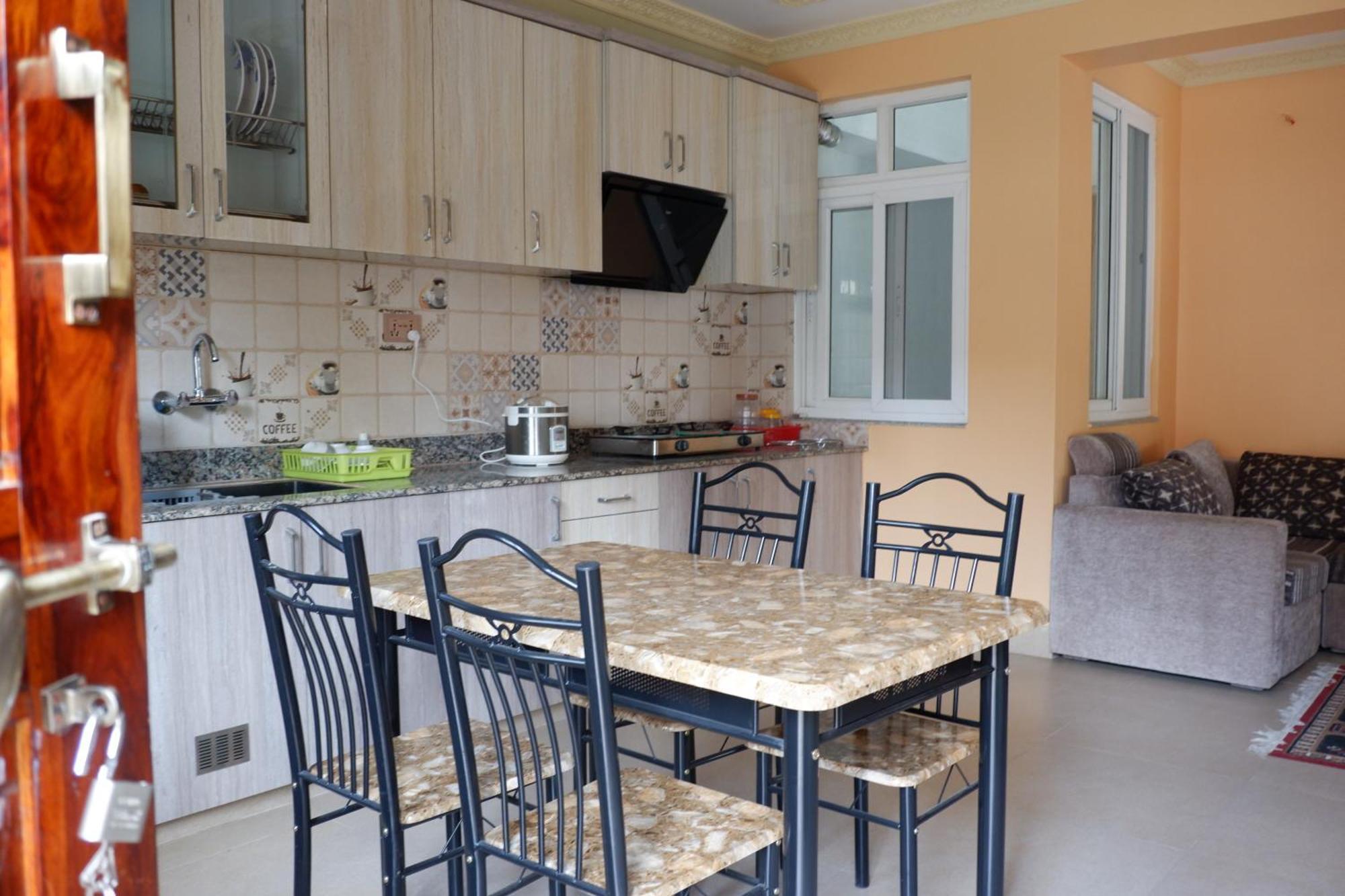 Shine Homestay Famille Francophone - Shine Home And Apartment 카트만두 외부 사진