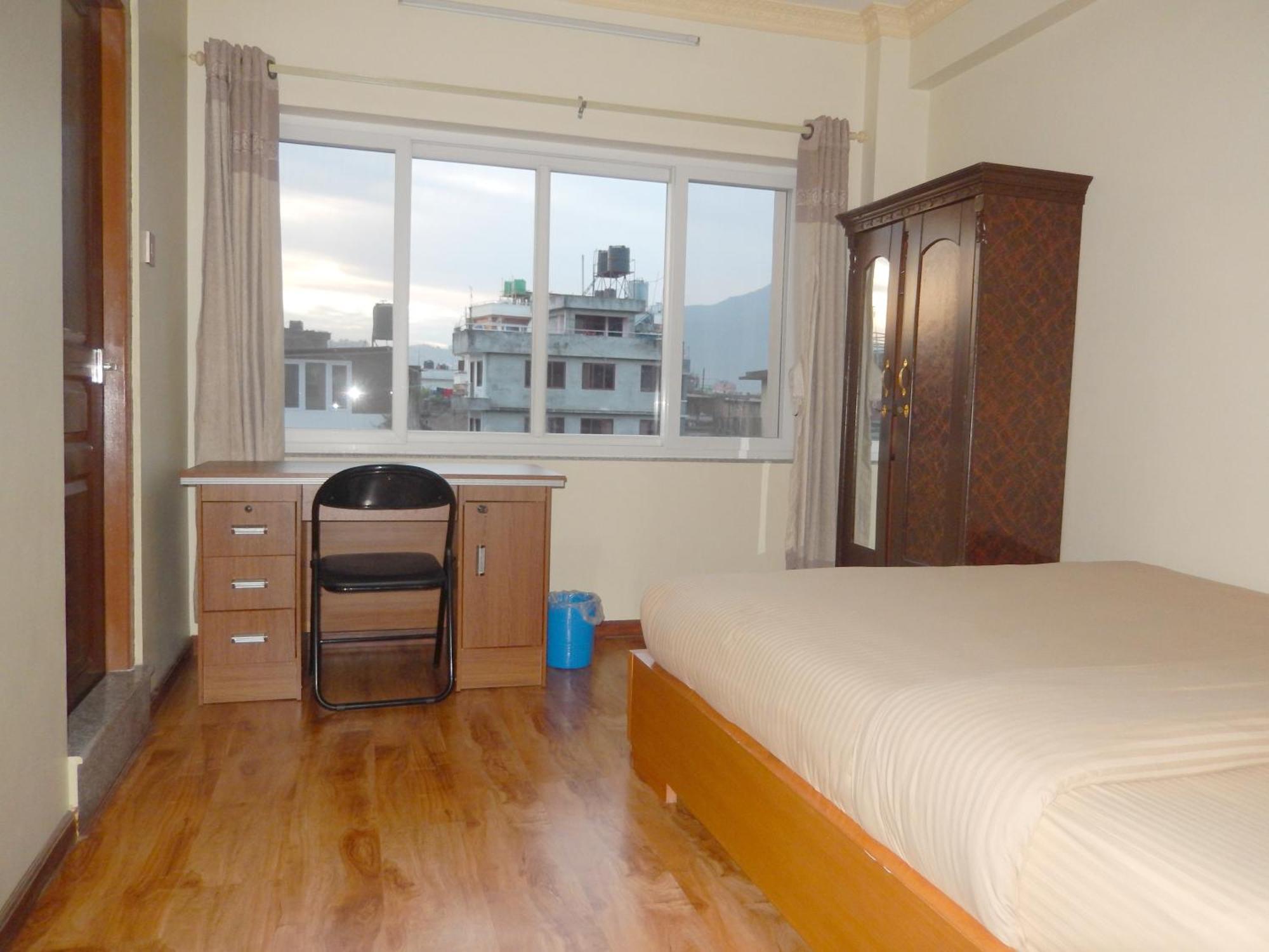 Shine Homestay Famille Francophone - Shine Home And Apartment 카트만두 외부 사진