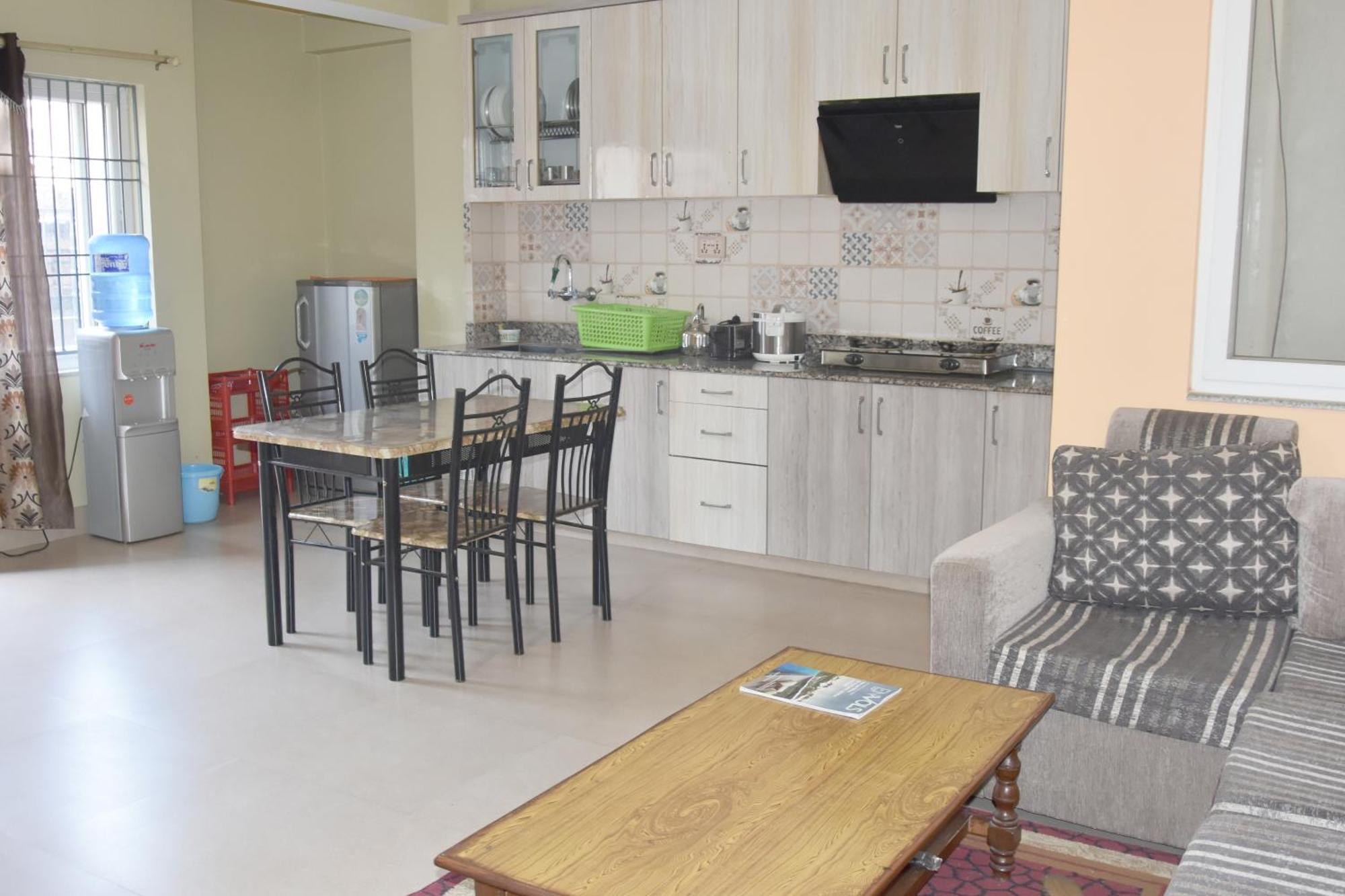 Shine Homestay Famille Francophone - Shine Home And Apartment 카트만두 외부 사진