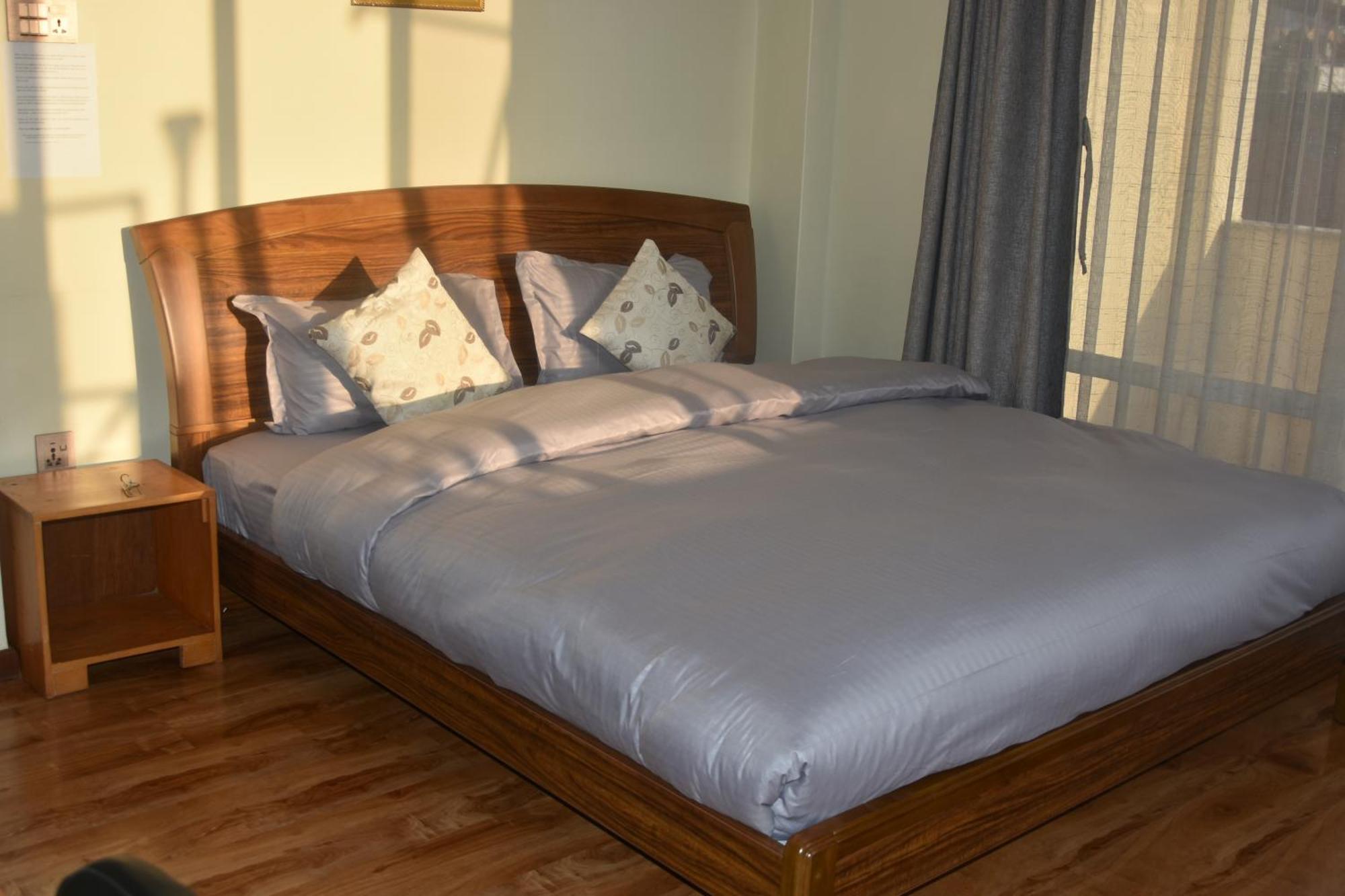 Shine Homestay Famille Francophone - Shine Home And Apartment 카트만두 외부 사진