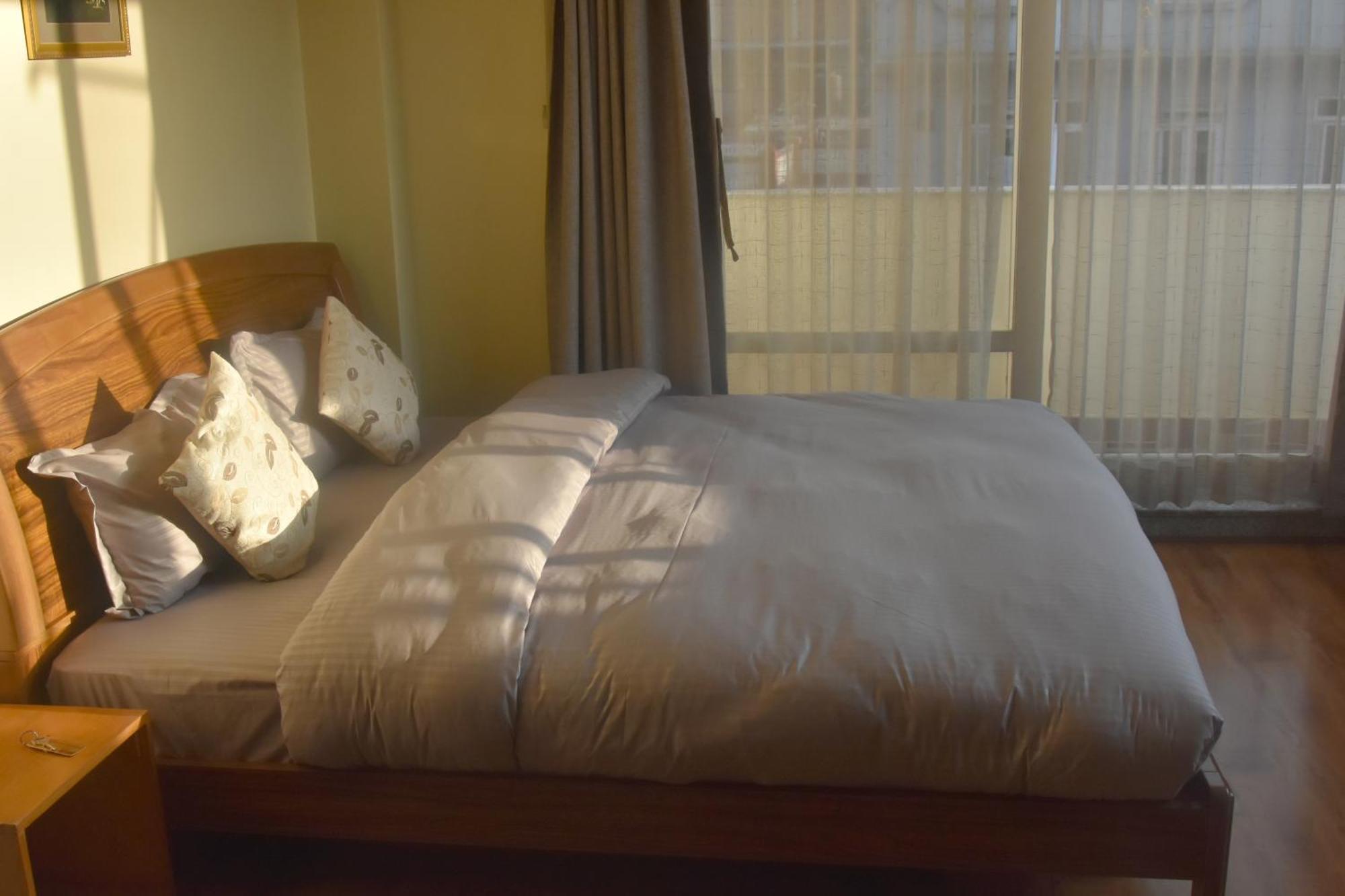 Shine Homestay Famille Francophone - Shine Home And Apartment 카트만두 외부 사진