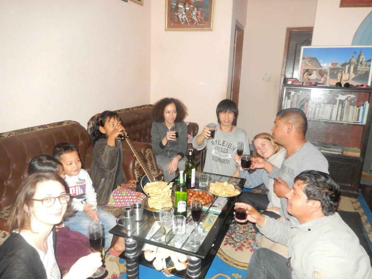 Shine Homestay Famille Francophone - Shine Home And Apartment 카트만두 외부 사진