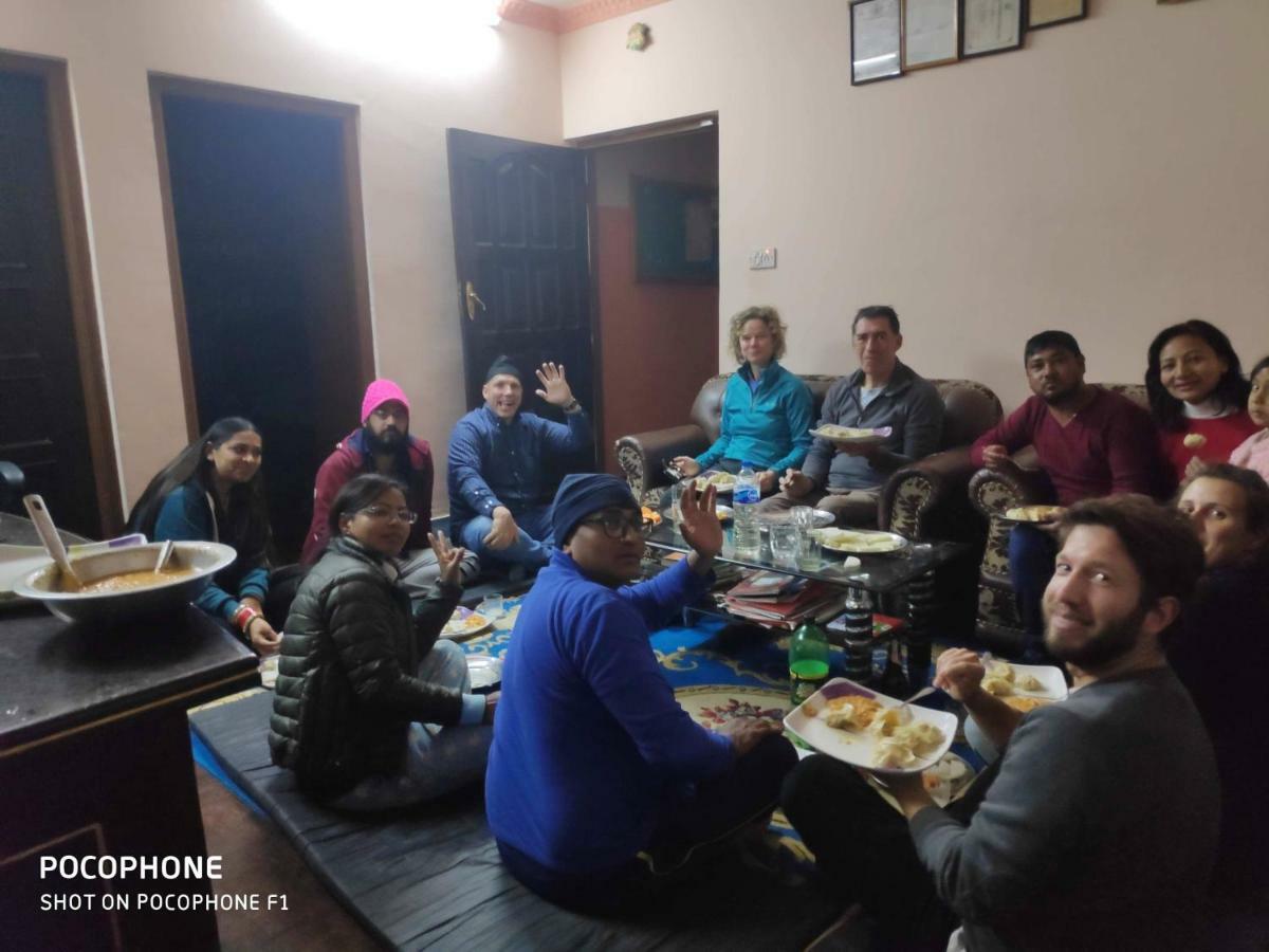 Shine Homestay Famille Francophone - Shine Home And Apartment 카트만두 외부 사진