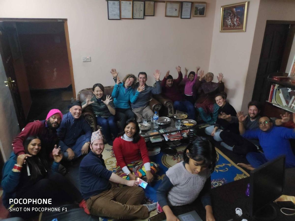 Shine Homestay Famille Francophone - Shine Home And Apartment 카트만두 외부 사진