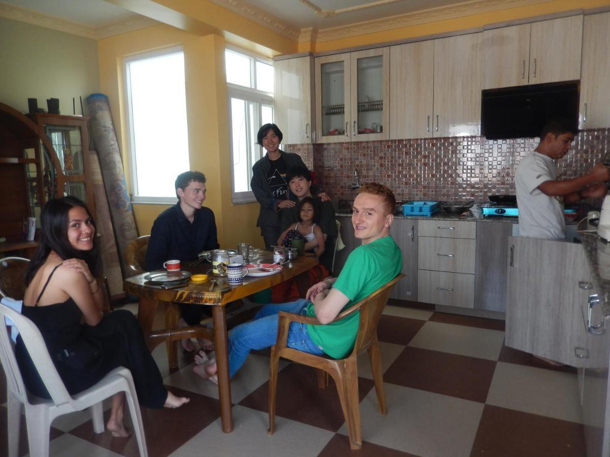 Shine Homestay Famille Francophone - Shine Home And Apartment 카트만두 외부 사진